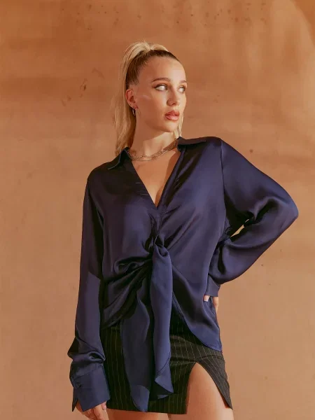 Ema Louise x ABOUT YOU Bluză Bianca noapte albastru
