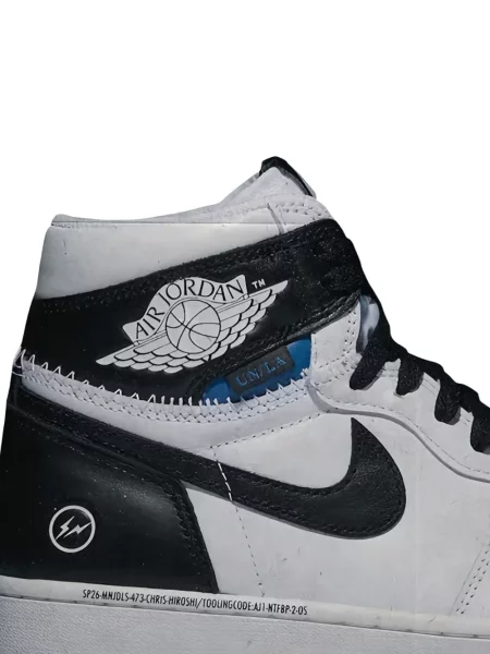 Sneakerși Jordan cu autograf alb