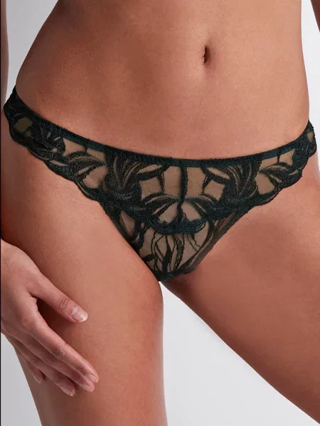 Трусики стринг с вышивкой бежеві