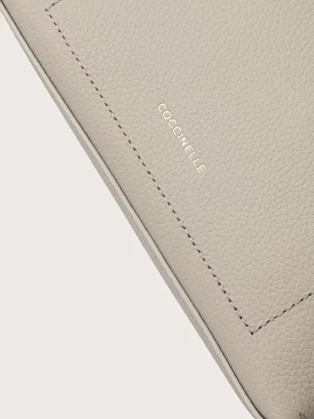 Кожаная сумка через плечо Coccinelle