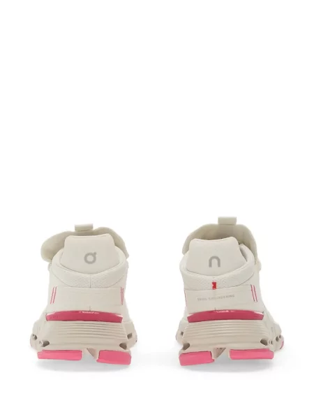 Sneakerși On