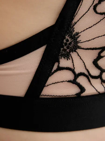 Sutien Chantelle cu model floral plasă