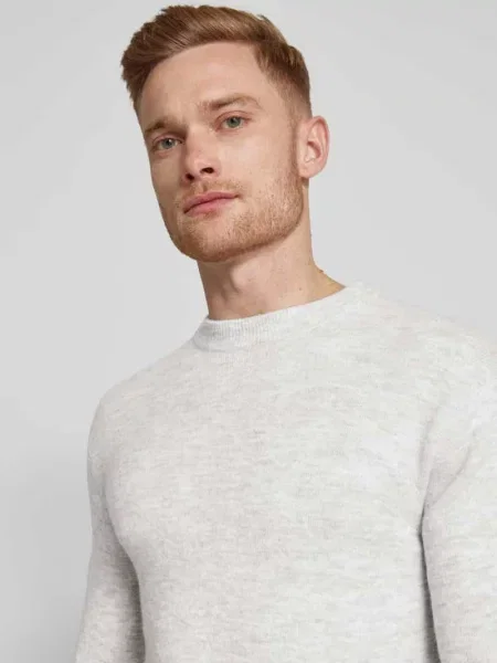 Sweter z dzianiny o kroju regular fit z wełną i wyhaftowanym logo na rękawie Tom Tailor Denim