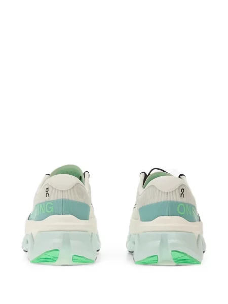 Sneakerși On