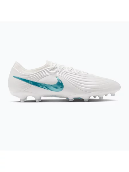 Футбольные кроссовки Nike Tiempo белые