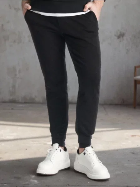 Sinsay Spodnie dresowe slim jogger czarny