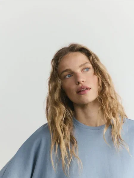 Reserved Tricou oversized cu adaos de modal albastru-pal albastru