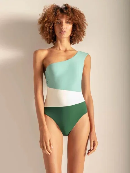 Слитный купальник на широких бретелях