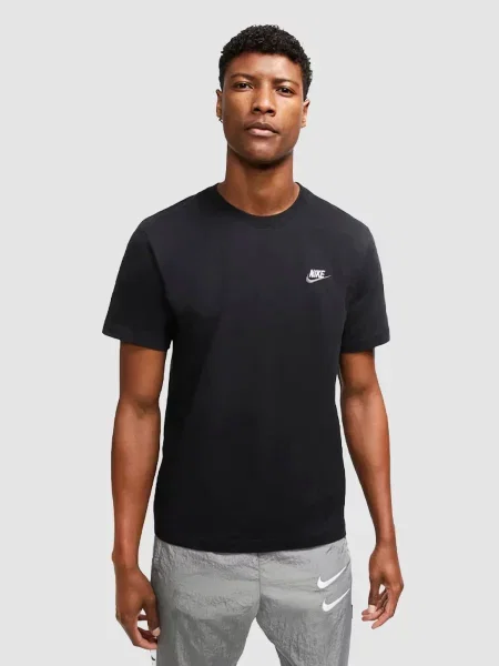 Футболка NIKE Sportswear Club бавовна/поліестер чорний