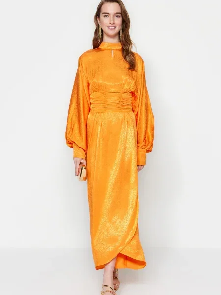 Sukienka wieczorowa Trendyol drapowana pomarańczowa