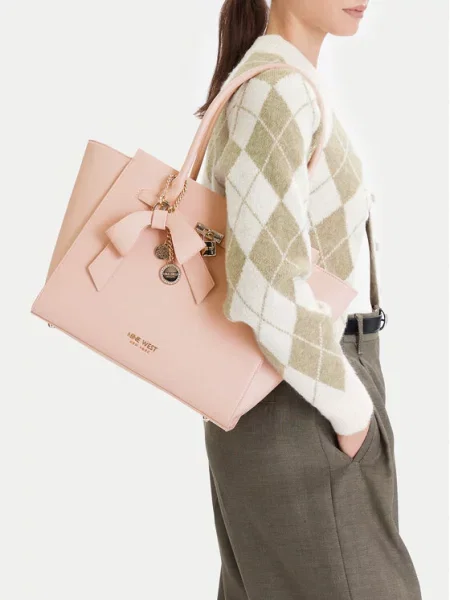 Ročna torba Nine West roza