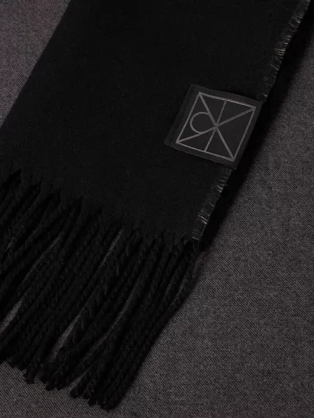 Szal z detalem z logo Ck Calvin Klein czarna