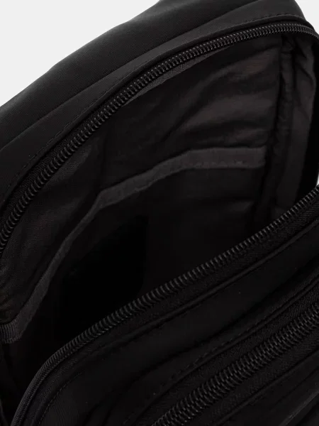 Calvin Klein Válltáska fekete