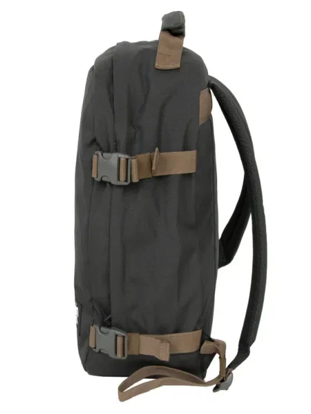 CabinZero Classic 28 l homok túra hátizsák. Méret: 28 l fekete