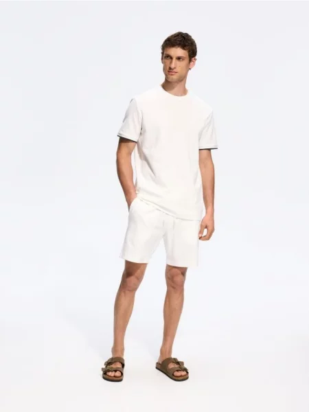 Reserved Tricou regular fit din structurat crem