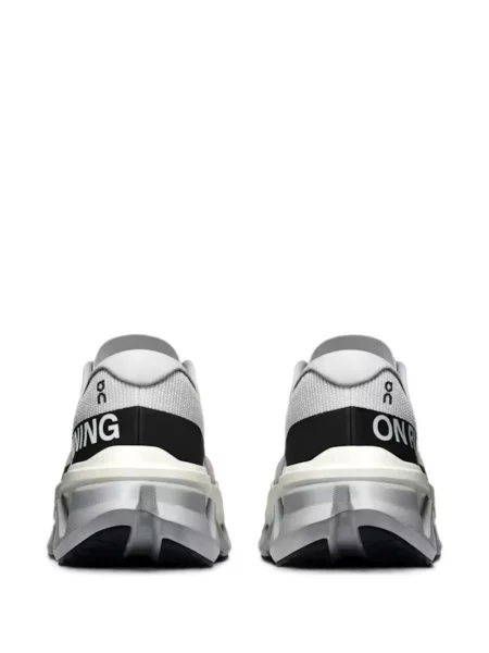 Sneakerși On gri