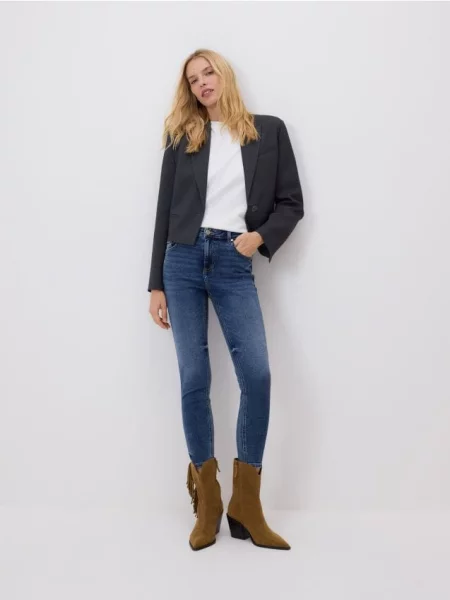 Reserved Джинси slim fit з вузькою посадкою синій