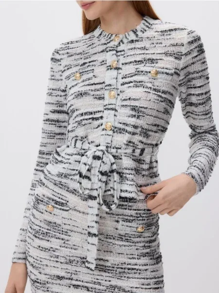 Reserved Sweter z ozdobnymi biały