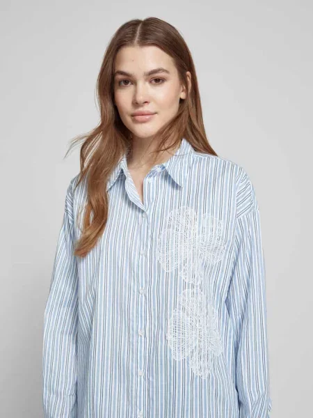 Bluzka o kroju relaxed fit z obszyciem koronką model ‘Cirene’ Free/quent