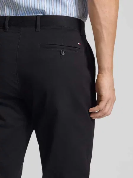 Spodnie o kroju relaxed fit z mieszanki bawełny Tommy Hilfiger czarne