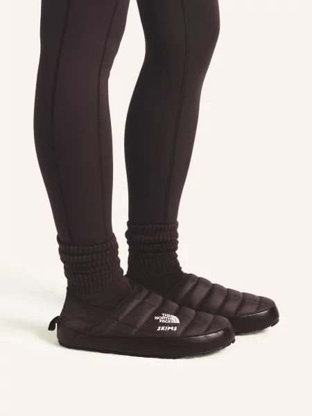 The North Face X Skims Pantofle Thermoball™ Traction sk phoenix-sk phoenix