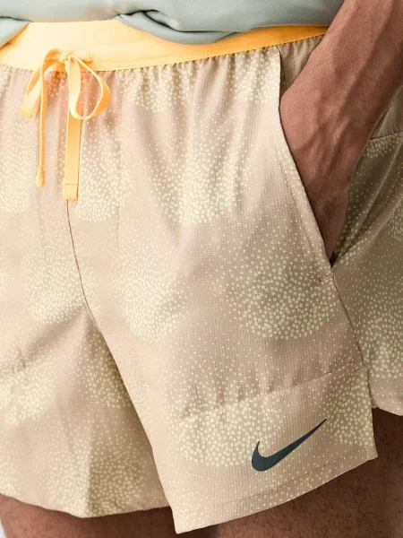 Sport rövidnadrág Nike bézs