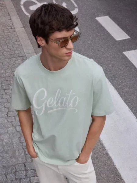 Reserved T-shirt relaxed fit z nadrukiem jasnozielony