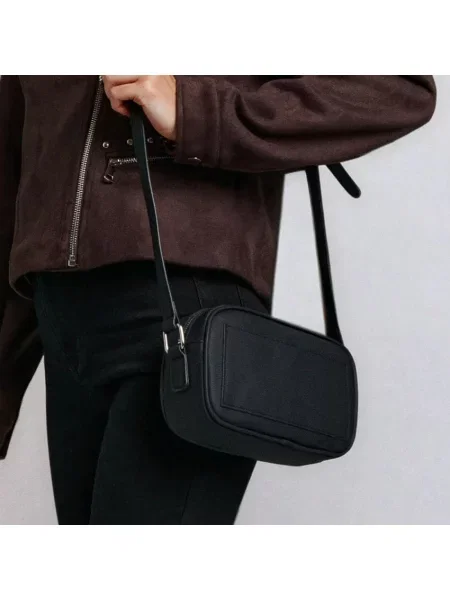 Сумка через плече зі штучної шкіри чорний