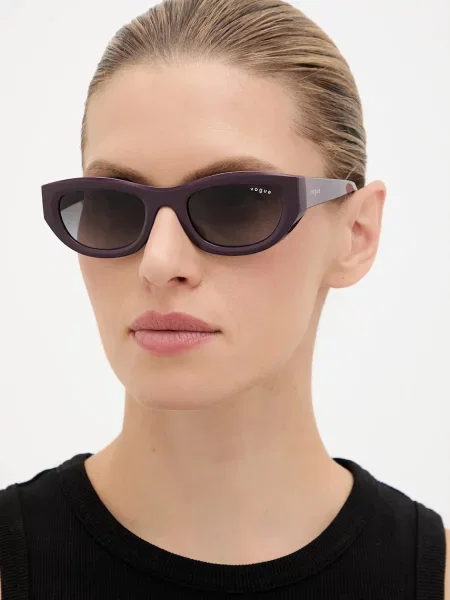 Солнцезащитные очки Vogue