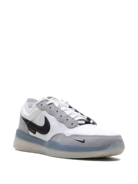 Sneakerși Nike gri