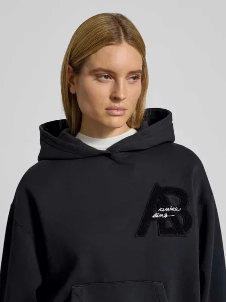 Bluza z kapturem o kroju regular fit z detalem z logo Anine Bing czarna