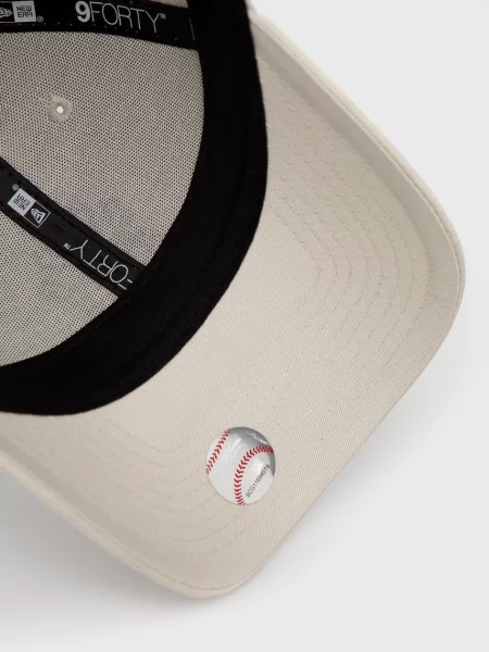Шапка New Era с аппликацией бежевый