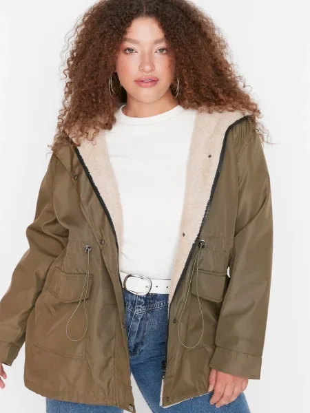 Geacă parka Trendyol cu glugă kaki