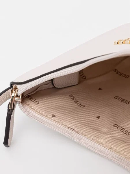 Кожаная сумочка Guess