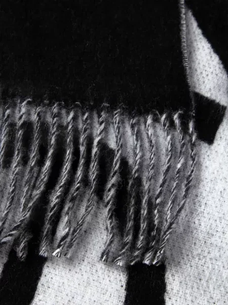 Szalik Calvin Klein Bold Logo Brushed Scarf Black Universal czarna
