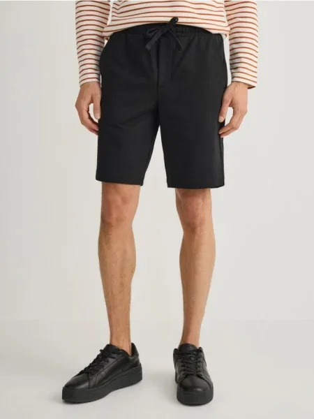 Reserved Pantaloni sport scurți regular fit negru