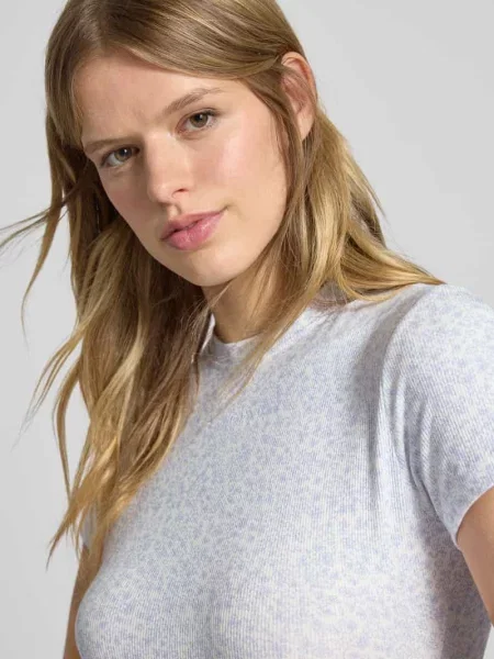 T-shirt z okrągłym dekoltem model ‘Marisa’ Oh April
