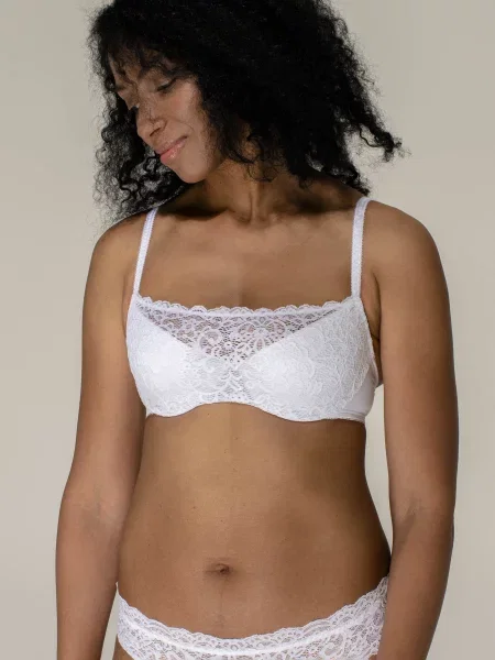 Бюстгальтер с уплотнённой чашкой білий