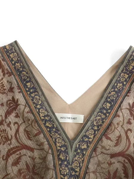 Sukienka maxi Into The East w kwiatki z nadrukiem garniturowa brązowa