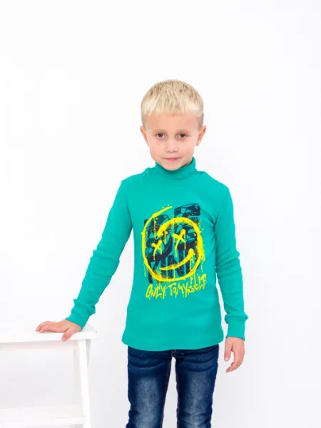 Гольф водолазка носи своє зеленая