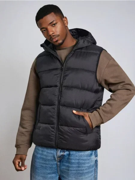 Sinsay Pikowana kamizelka puffer z kapturem czarny