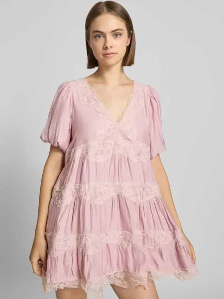 Krój regular fit sukienka mini z obszyciem koronką model Cotton Candy' Daisy Street różowa