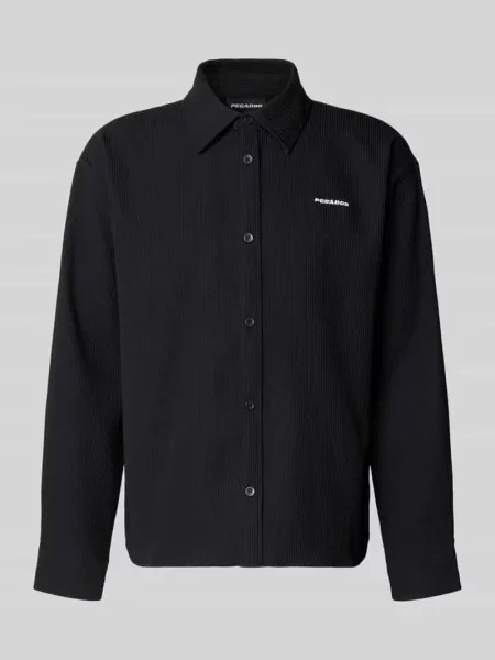 Koszula casual o kroju regular fit z kołnierzykiem kent i przeszyciem z logo Pegador czarna