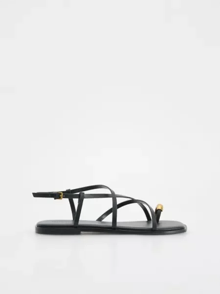 Босоножки Reserved с пряжкой черные