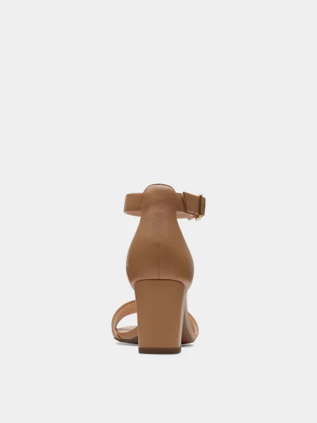 Босоножки Clarks бежевые