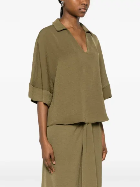 S ovratnikom bluza Philia Loft s V-izrezom zelena