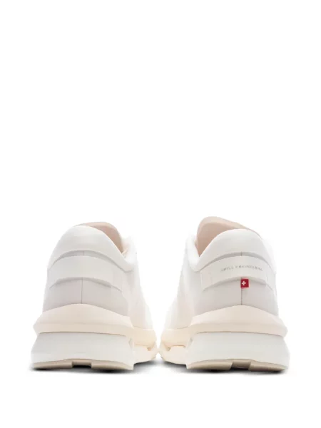 Sneakerși On