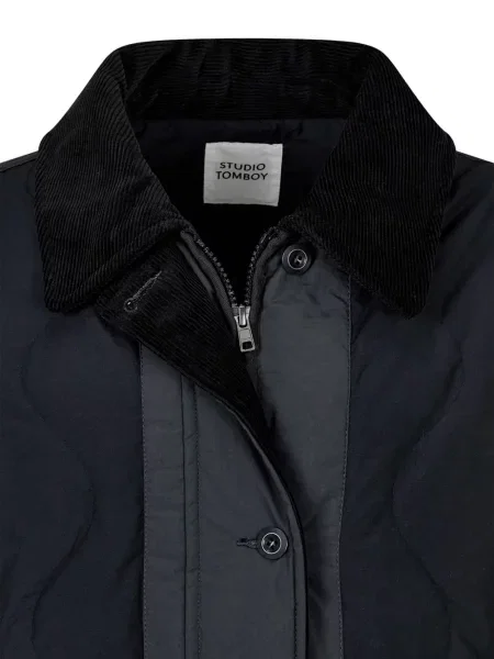 Gulerat geacă Studio Tomboy de catifea cord matlasată negru