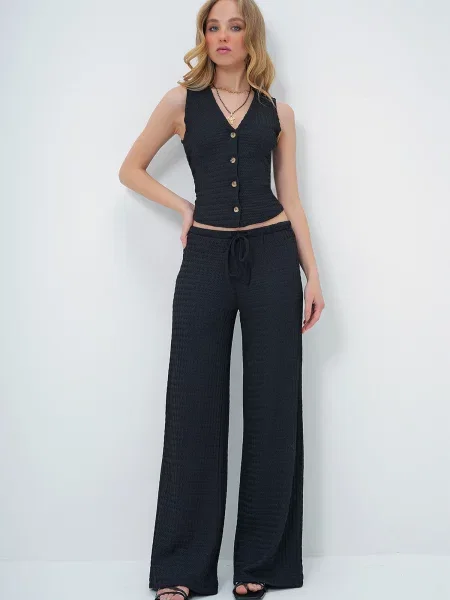 Trend Alaçatı Stili Costum cu pantaloni negru