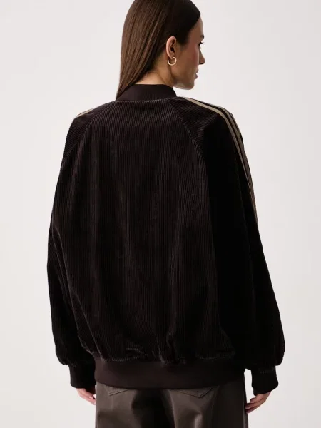 Adidas Originals hanorac cu pentru femei din catifea reiată Corduroy maro